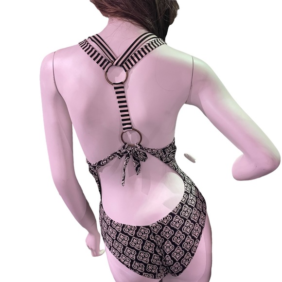 Saha 1-Piece Size S, B/W Patterned Design With B/W Stripe Straps - Picture 4 of 12